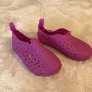 Pink Speedo water shoes Size 7/8